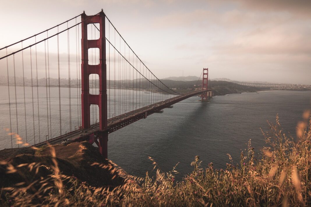 golden-gate-bridge-4271360_1280
