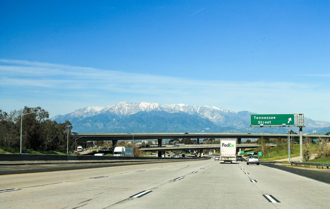 highway-2428223_1280