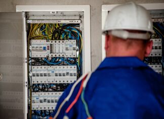 Wolt w rękach mistrza: Sztuka elektryki według profesjonalistów